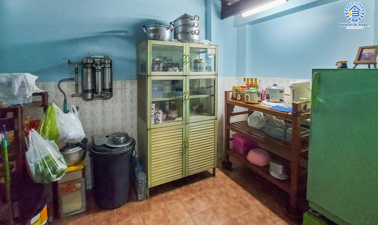 *****บ้านเดี่ยวมือสอง ซอยประชาอุทิศ 9  เนื้อที่กว้างขวางมากถึง 54 ตร.ว. ฟังก์ชัน 3 ห้องนอน 2 ห้องน้ำ ที่จอดรถ 2 คัน บนทำเลเดินทางสะดวก ใกล้รถไฟฟ้าสายสีน้ำเงิน "สถานีสถานีห้วยขวาง" และทางด่วน "กม.9"